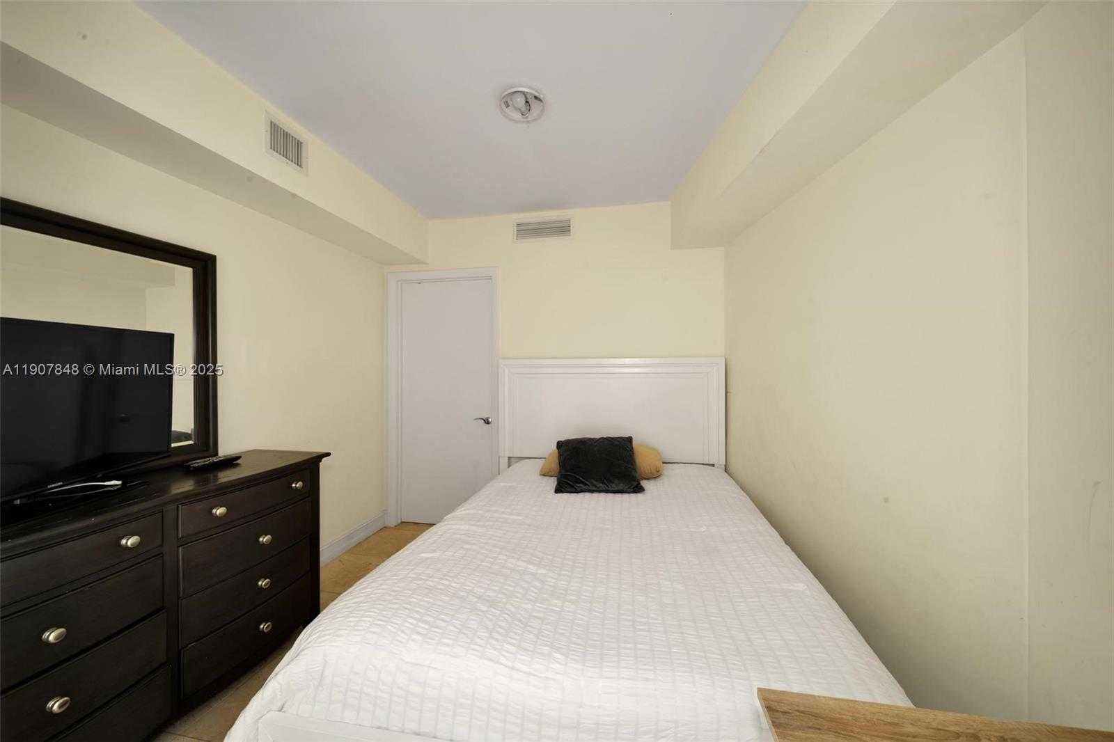 Small Image of 1850 SOUTH OCEAN DR #1609, Hallandale Beach Number 14