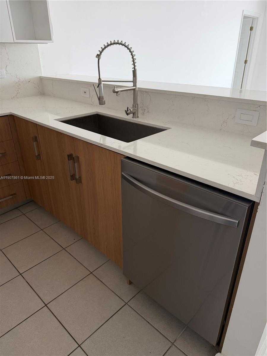 Small Image of 140 SOUTH DIXIE HWY #807, Hollywood Number 2