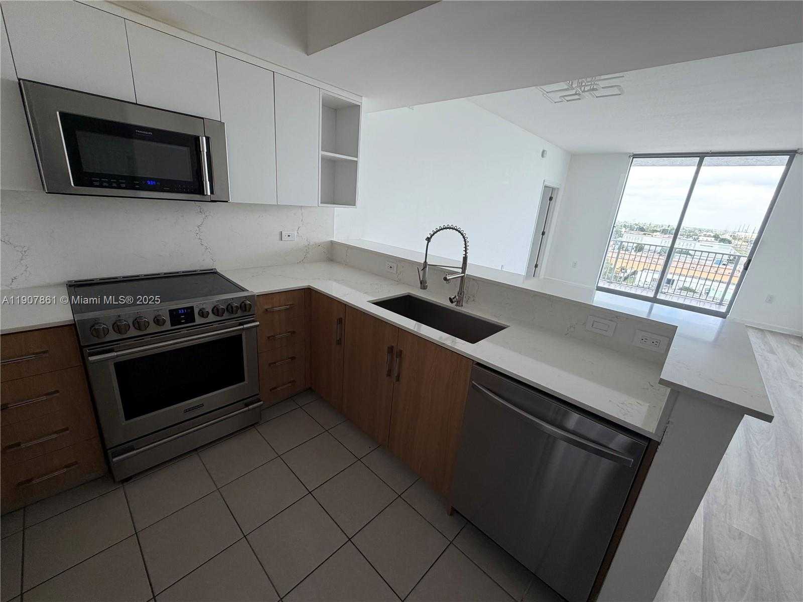 Small Image of 140 SOUTH DIXIE HWY #807, Hollywood Number 7