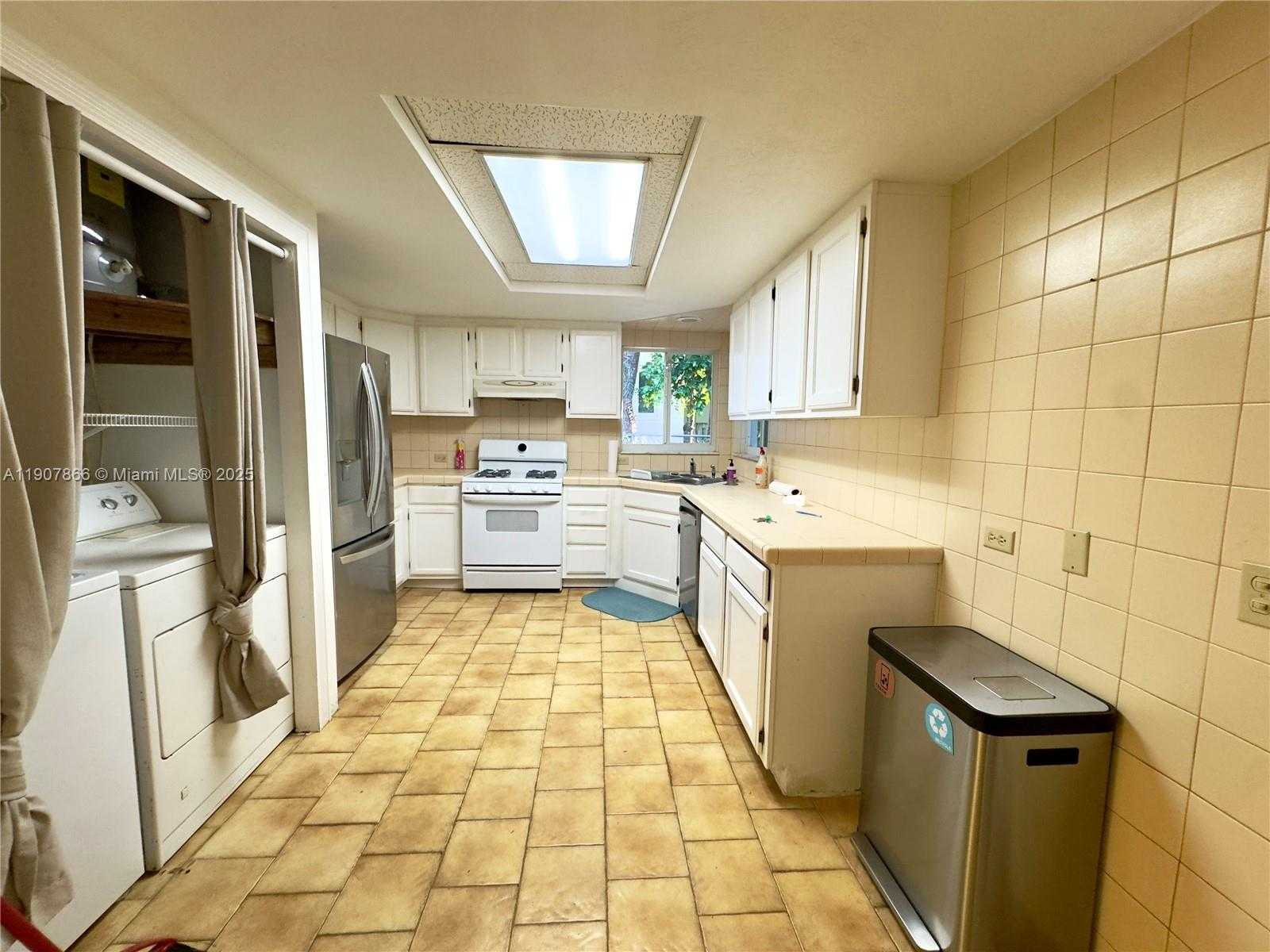 Small Image of 154 COCOA DR #-, Islamorada Number 7