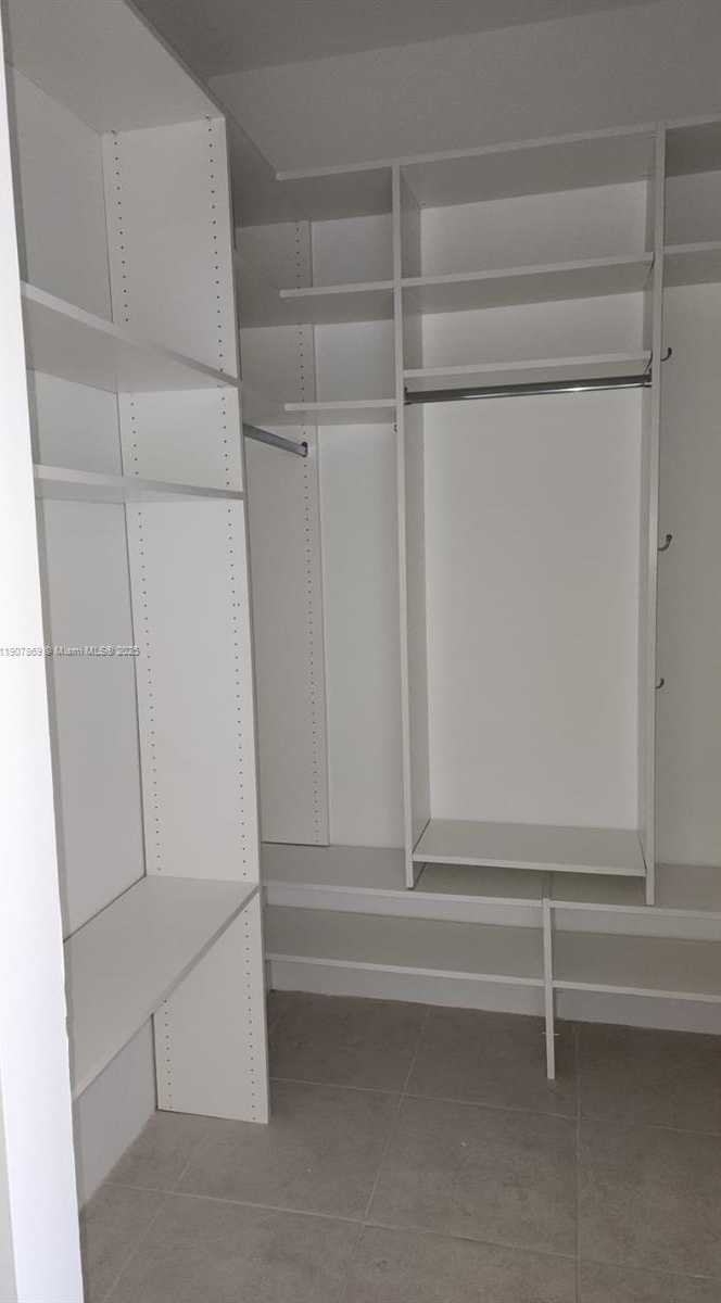 Small Image of 201 CRANDON BL #936, Key Biscayne Number 16