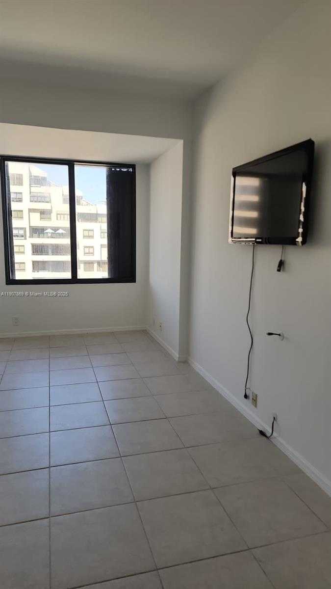 Small Image of 201 CRANDON BL #936, Key Biscayne Number 17