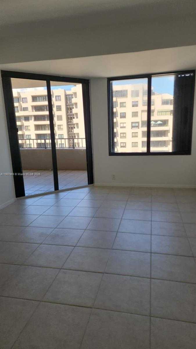 Small Image of 201 CRANDON BL #936, Key Biscayne Number 3