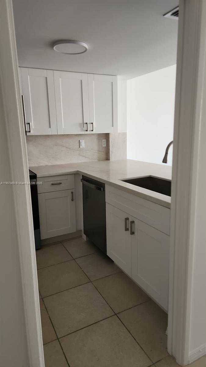 Small Image of 201 CRANDON BL #936, Key Biscayne Number 4