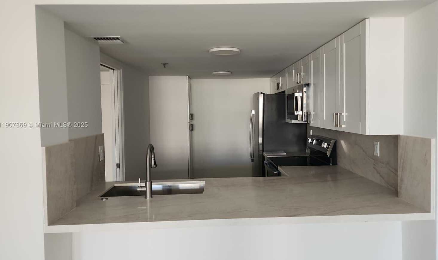 Small Image of 201 CRANDON BL #936, Key Biscayne Number 6