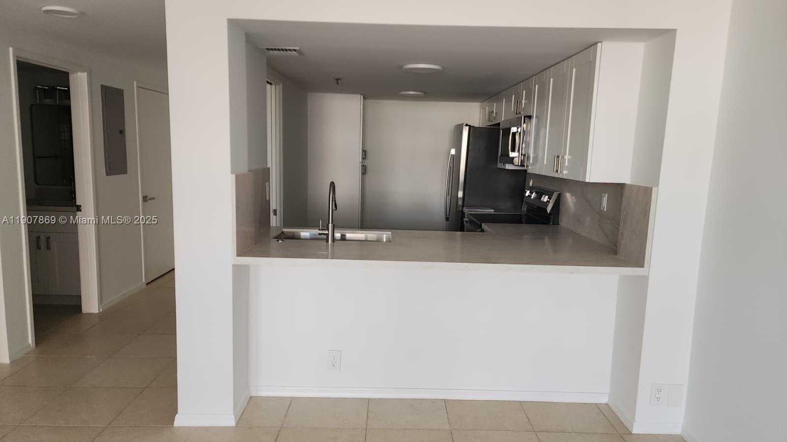 Small Image of 201 CRANDON BL #936, Key Biscayne Number 7