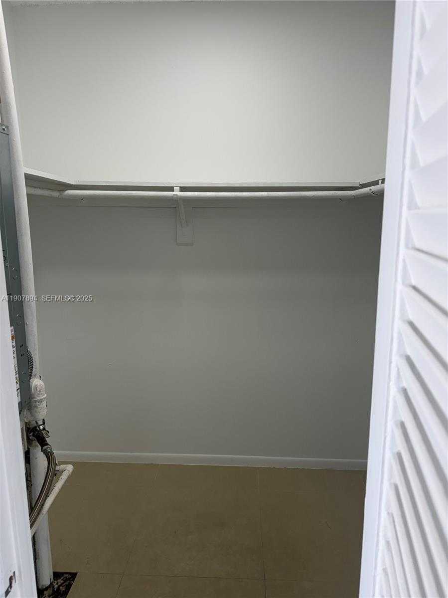 Small Image of 1455 NORTH TREASURE DR #3D, North Bay Village Number 11