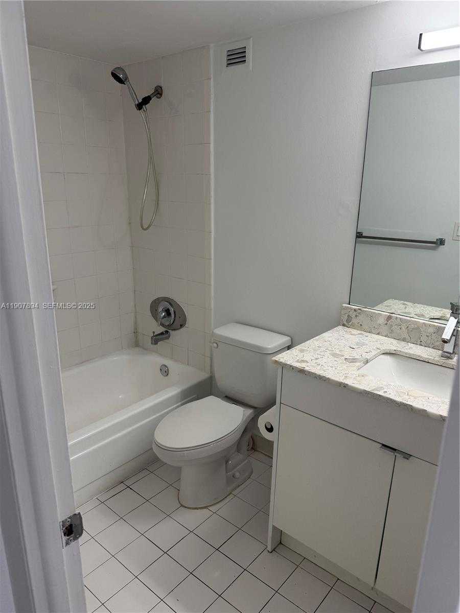 Small Image of 1455 NORTH TREASURE DR #3D, North Bay Village Number 3