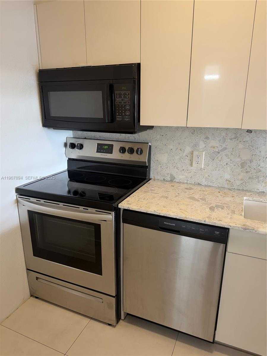 Small Image of 1455 NORTH TREASURE DR #3D, North Bay Village Number 5