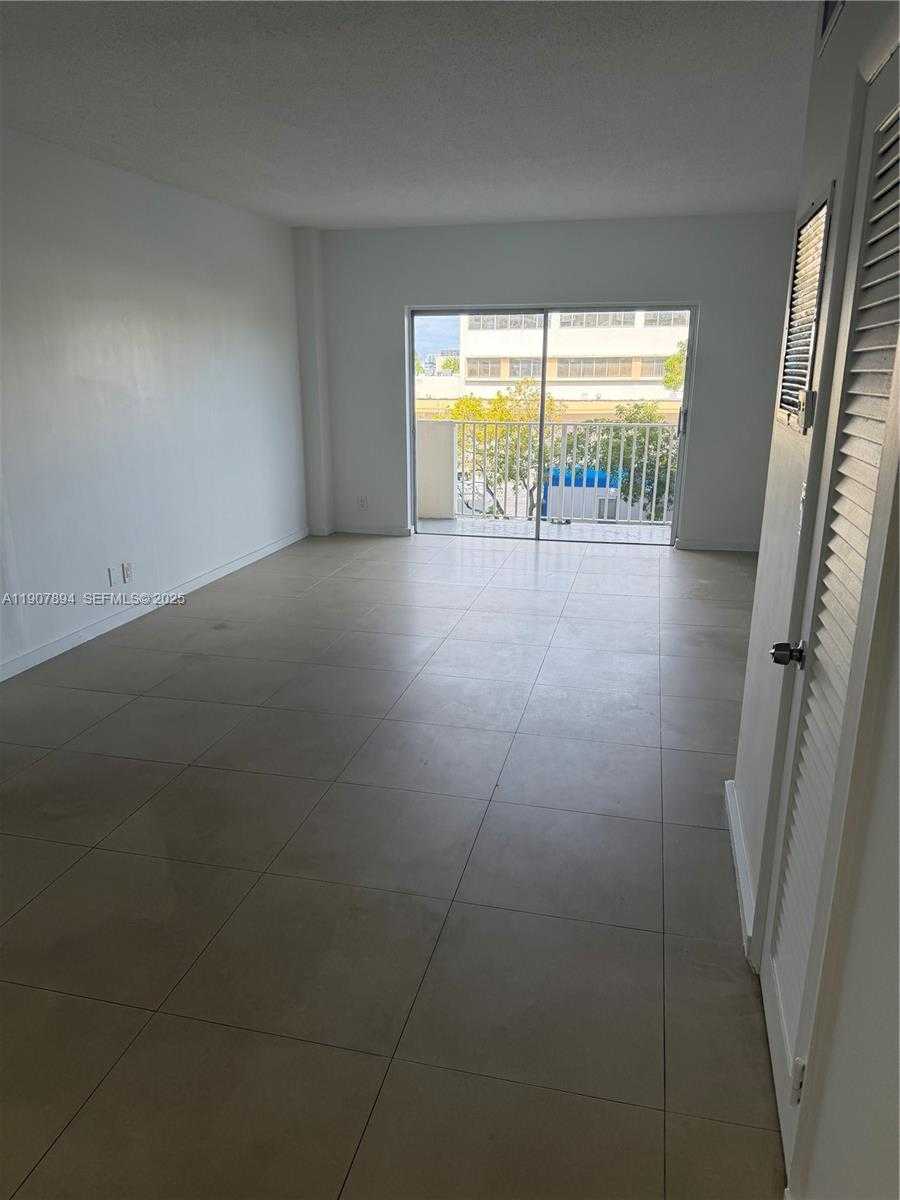 Small Image of 1455 NORTH TREASURE DR #3D, North Bay Village Number 7