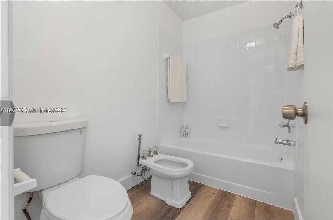 Small Image of 2512 SOUTH WEST 113TH CT #B, Miami Number 6