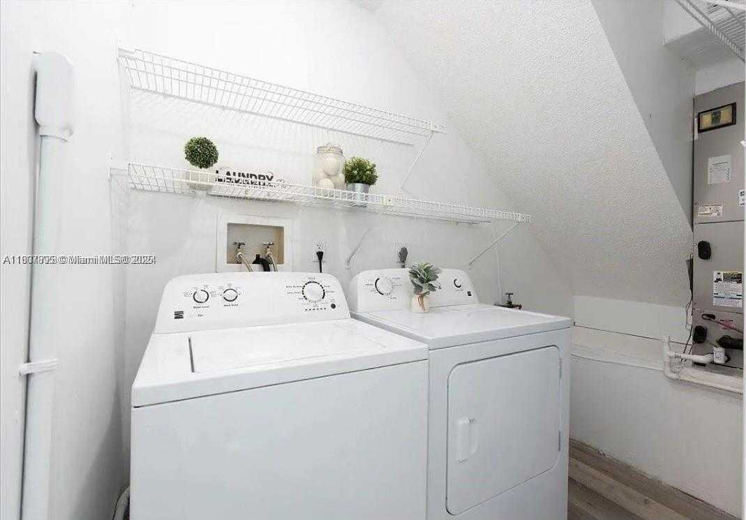 Small Image of 2512 SOUTH WEST 113TH CT #B, Miami Number 8