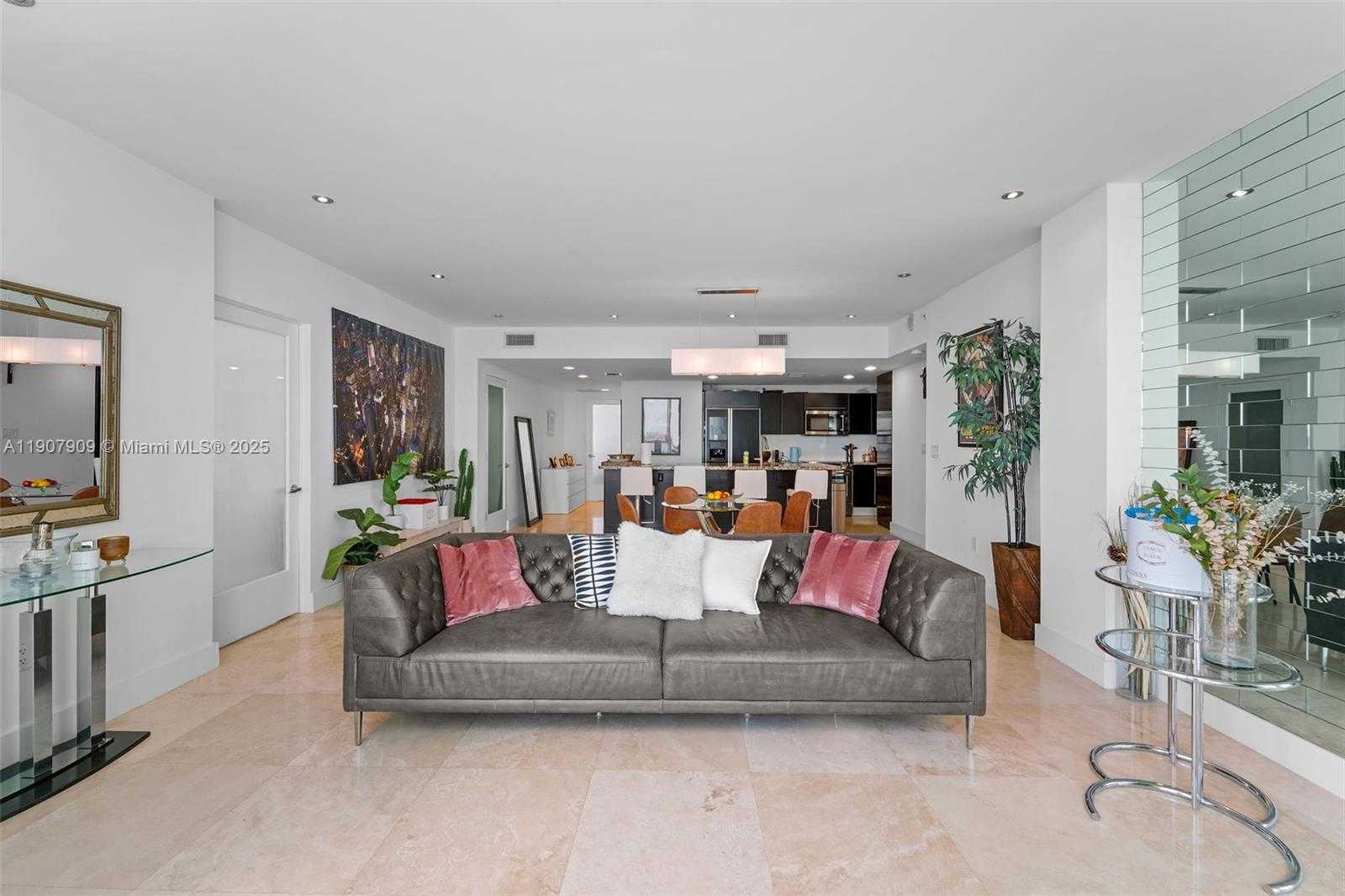 Small Image of 665 NORTH EAST 25TH ST #PHI-01, Miami Number 20