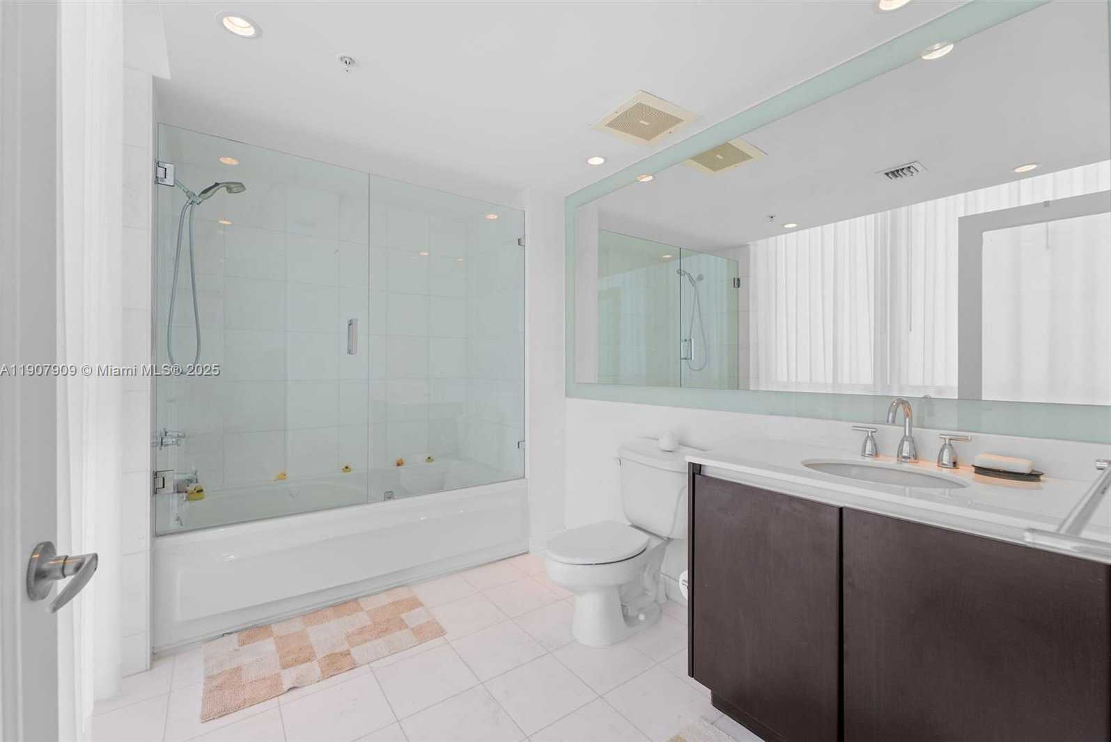 Small Image of 665 NORTH EAST 25TH ST #PHI-01, Miami Number 31