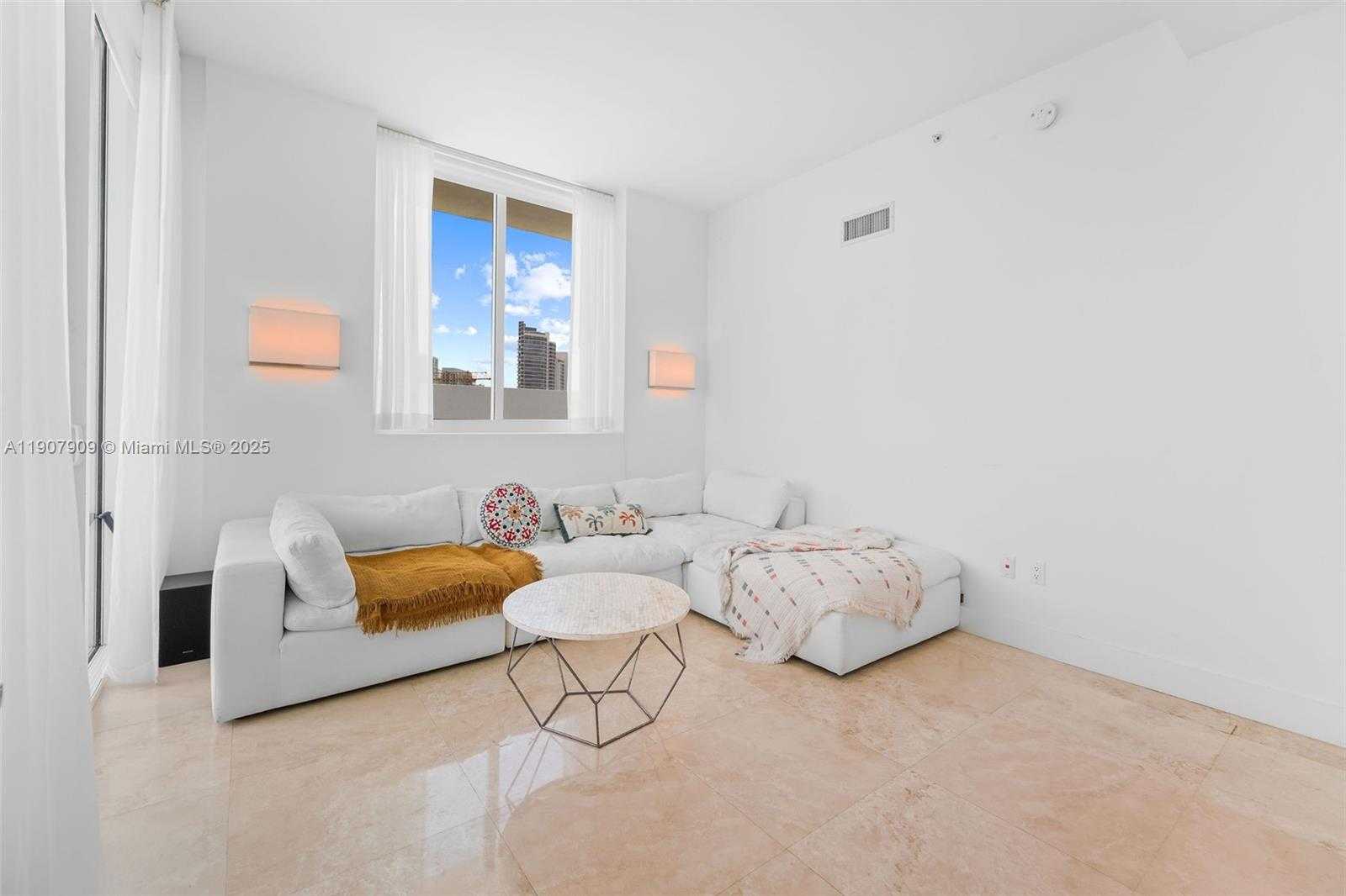 Small Image of 665 NORTH EAST 25TH ST #PHI-01, Miami Number 32