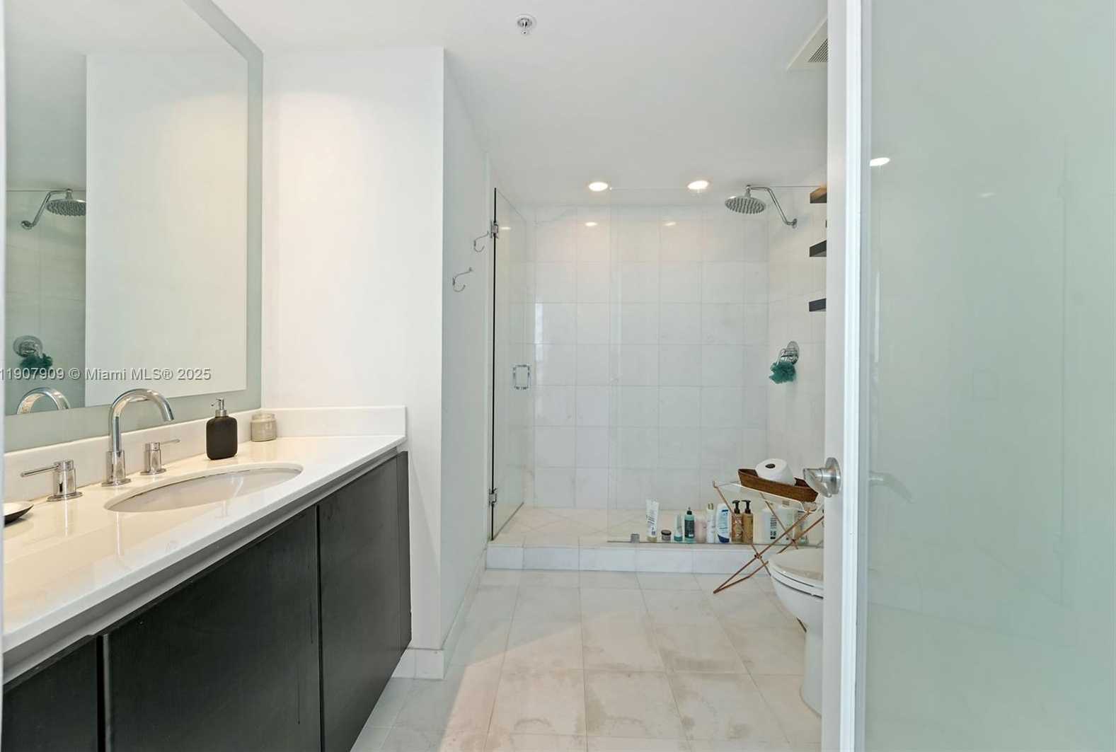 Small Image of 665 NORTH EAST 25TH ST #PHI-01, Miami Number 36