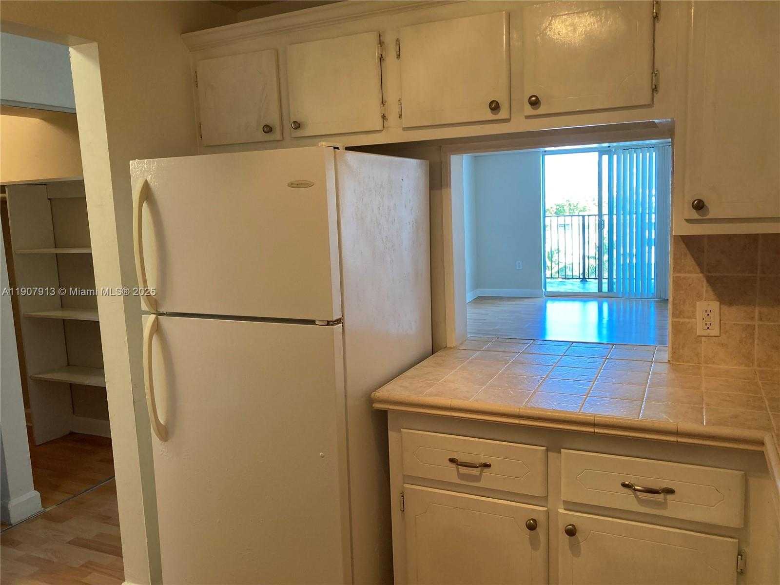 Small Image of 1000 MICHIGAN AVE #706, Miami Beach Number 4