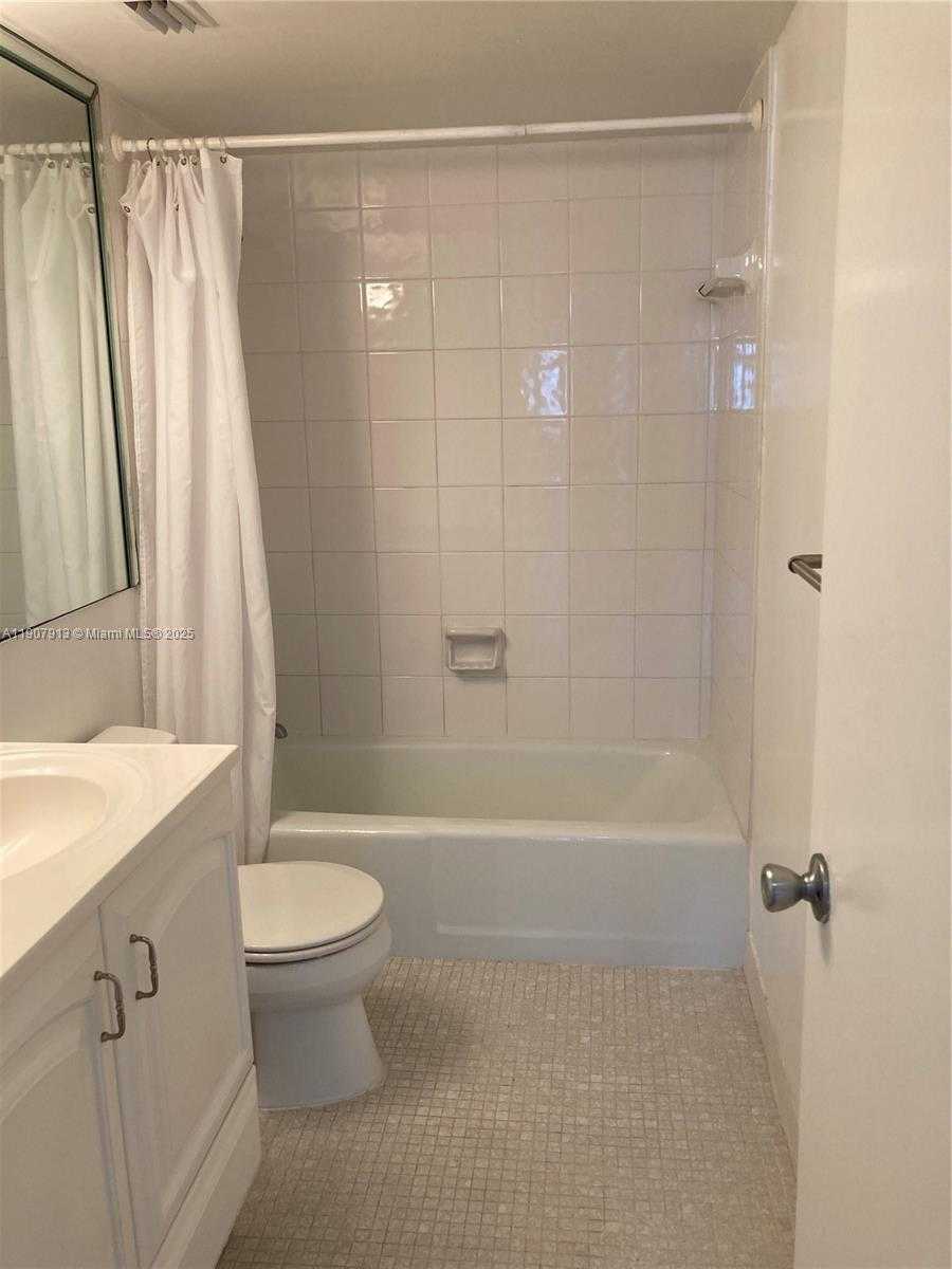 Small Image of 1000 MICHIGAN AVE #706, Miami Beach Number 9