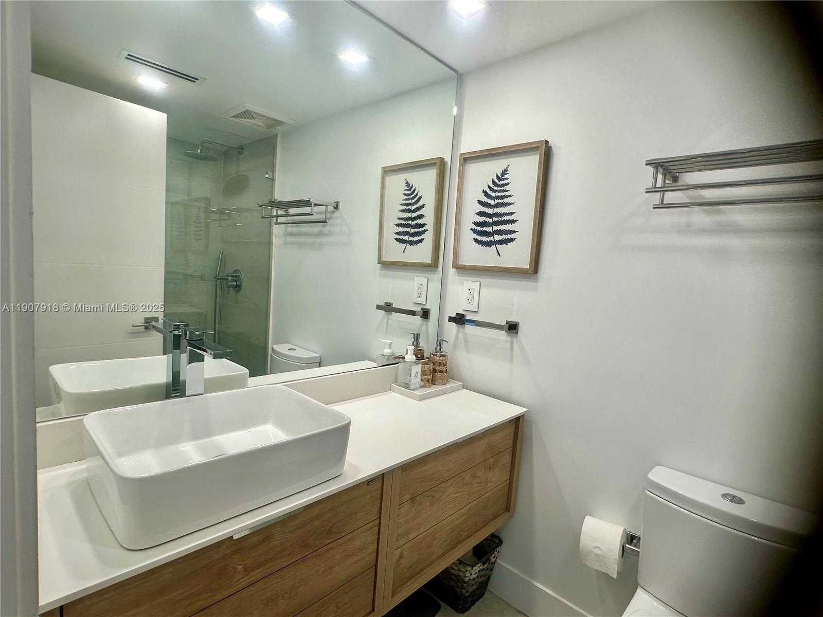 Small Image of 100 BAYVIEW DR #2005, Sunny Isles Beach Number 24