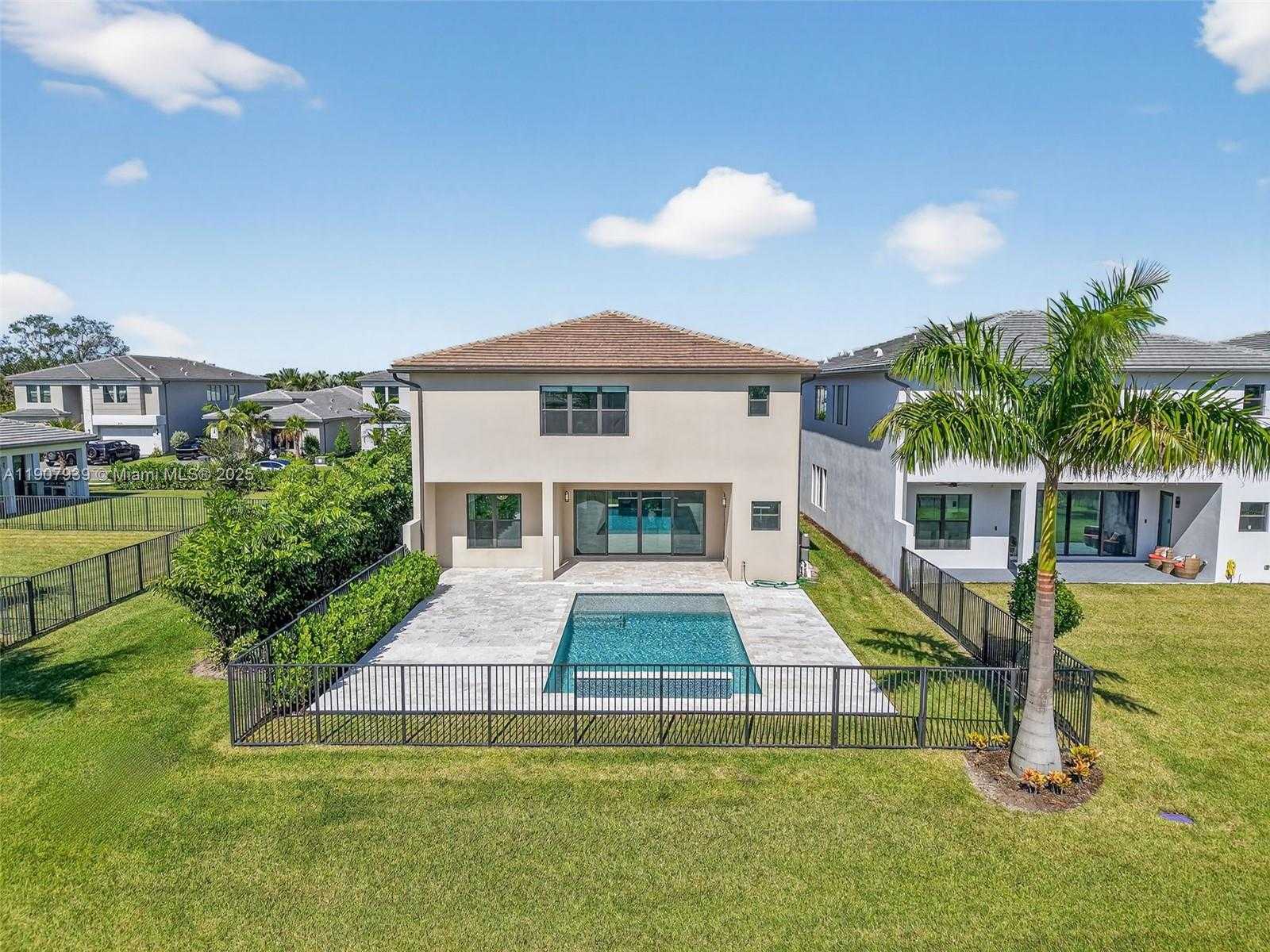 Small Image of 8356 ROYAL COUNTY DOWN RD #454, Boca Raton Number 2