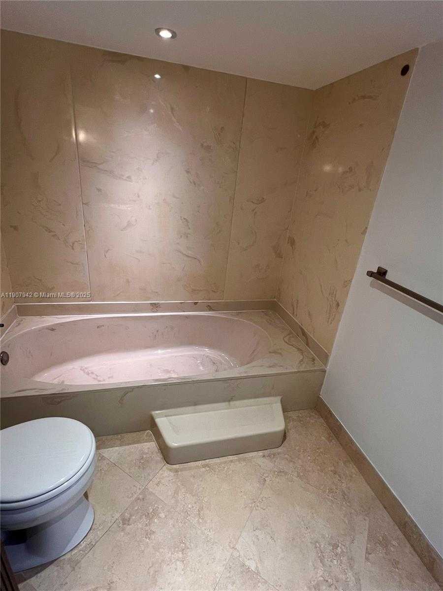 Small Image of 17600 NORTH BAY RD #N304, Sunny Isles Beach Number 13