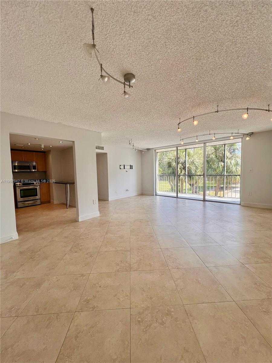 Small Image of 17600 NORTH BAY RD #N304, Sunny Isles Beach Number 3