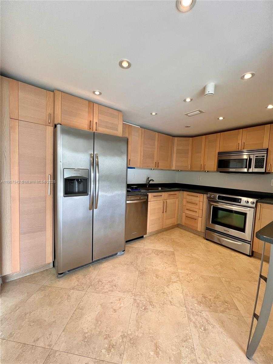 Small Image of 17600 NORTH BAY RD #N304, Sunny Isles Beach Number 6