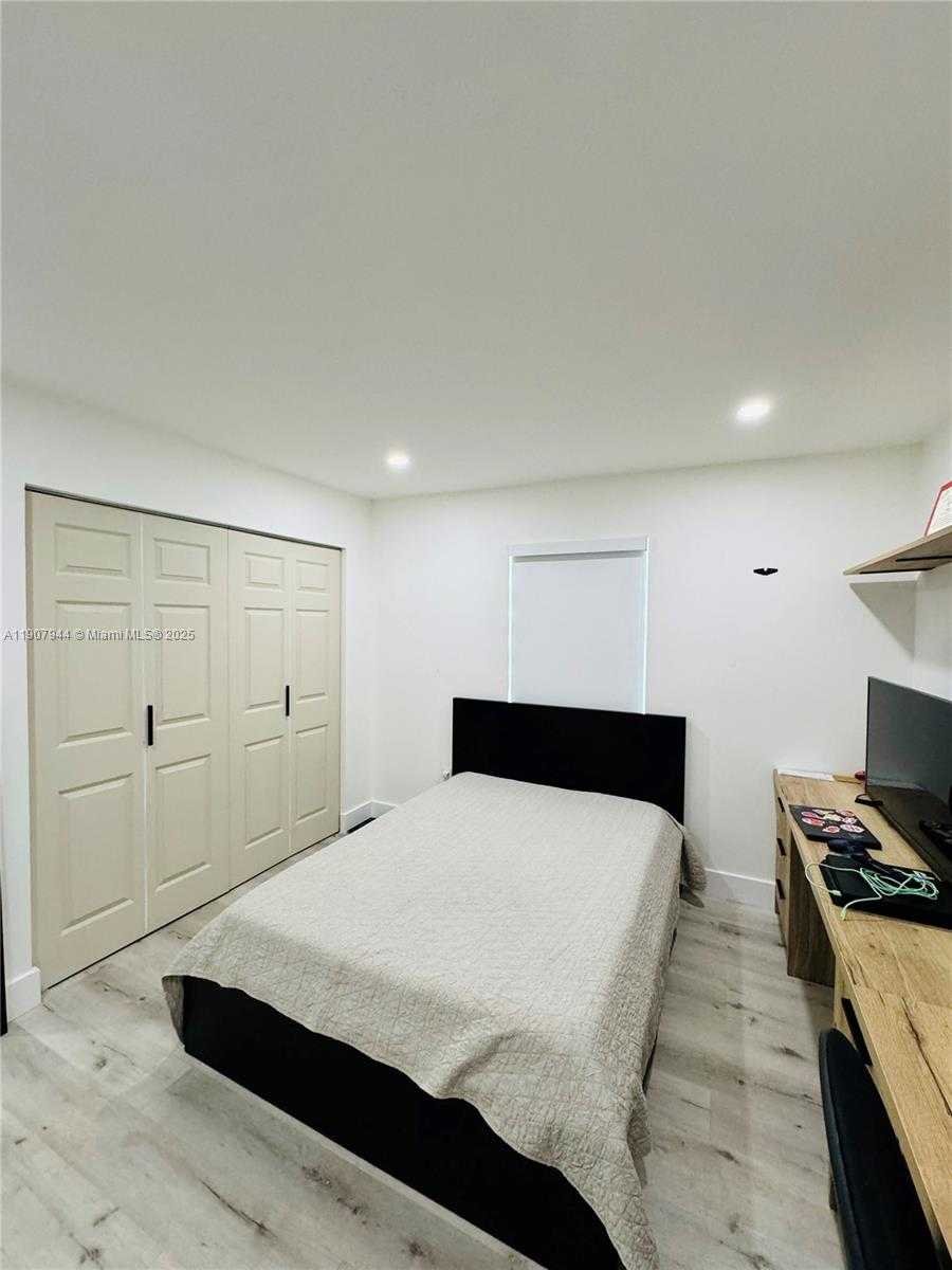 Small Image of 1555 WEST 44TH PL #214D, Hialeah Number 15