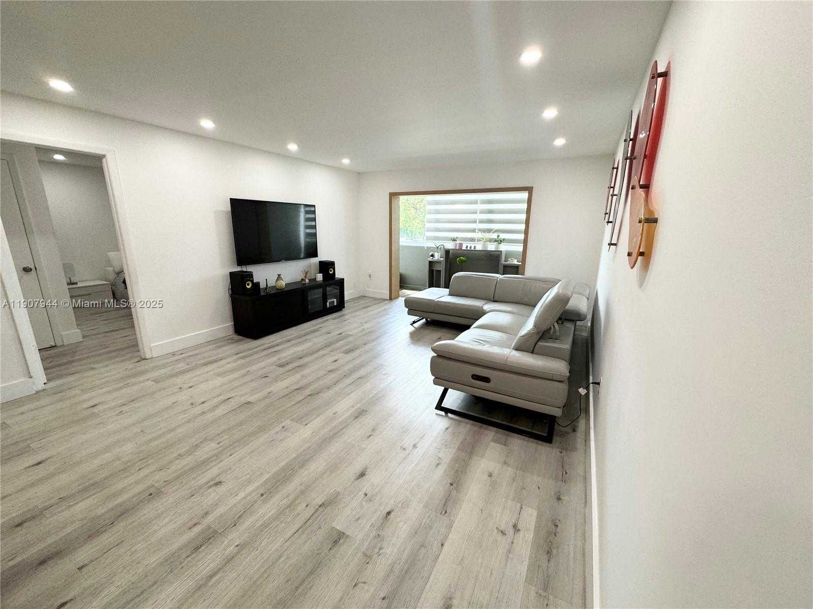 Small Image of 1555 WEST 44TH PL #214D, Hialeah Number 5