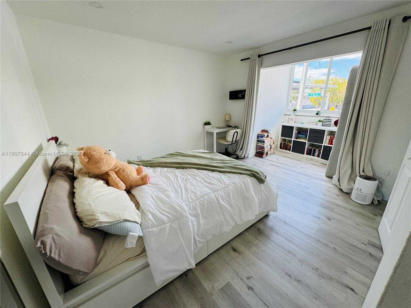 Small Image of 1555 WEST 44TH PL #214D, Hialeah Number 7