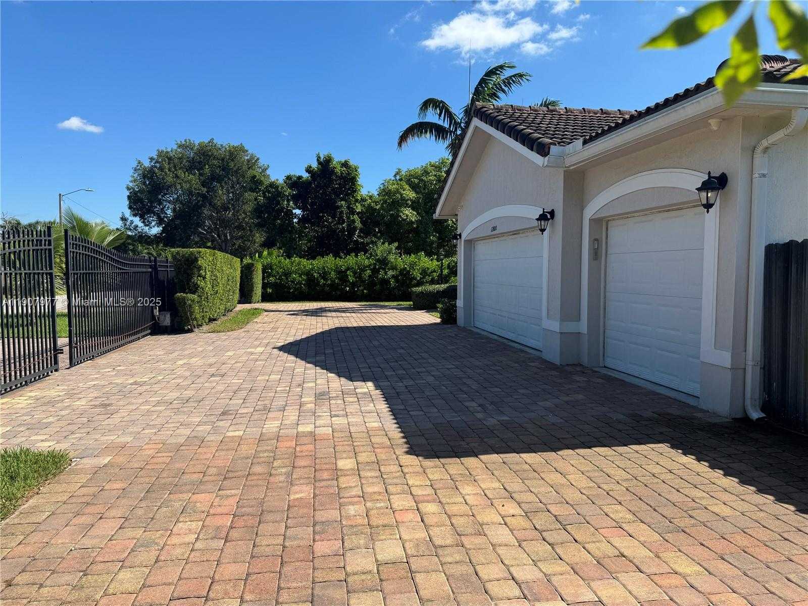 Small Image of 12800 SOUTH WEST 222ND ST, Miami Number 2