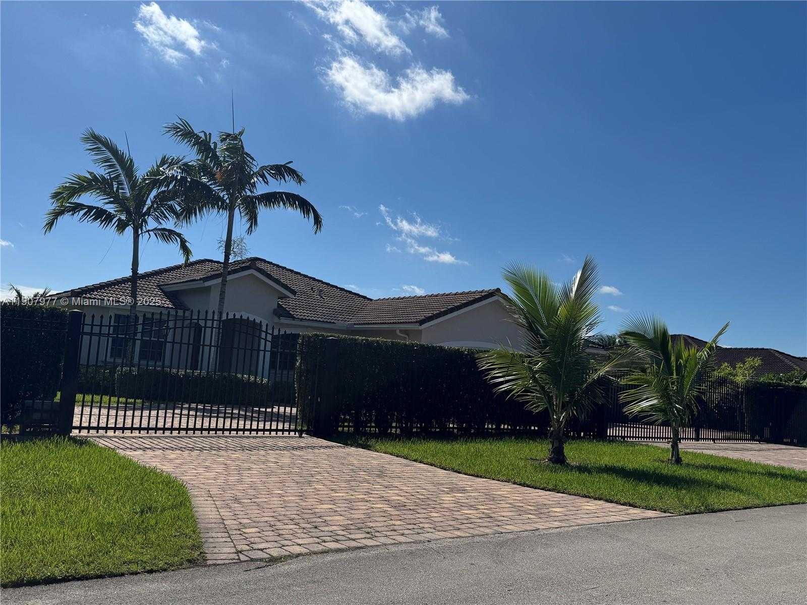 Small Image of 12800 SOUTH WEST 222ND ST, Miami Number 3