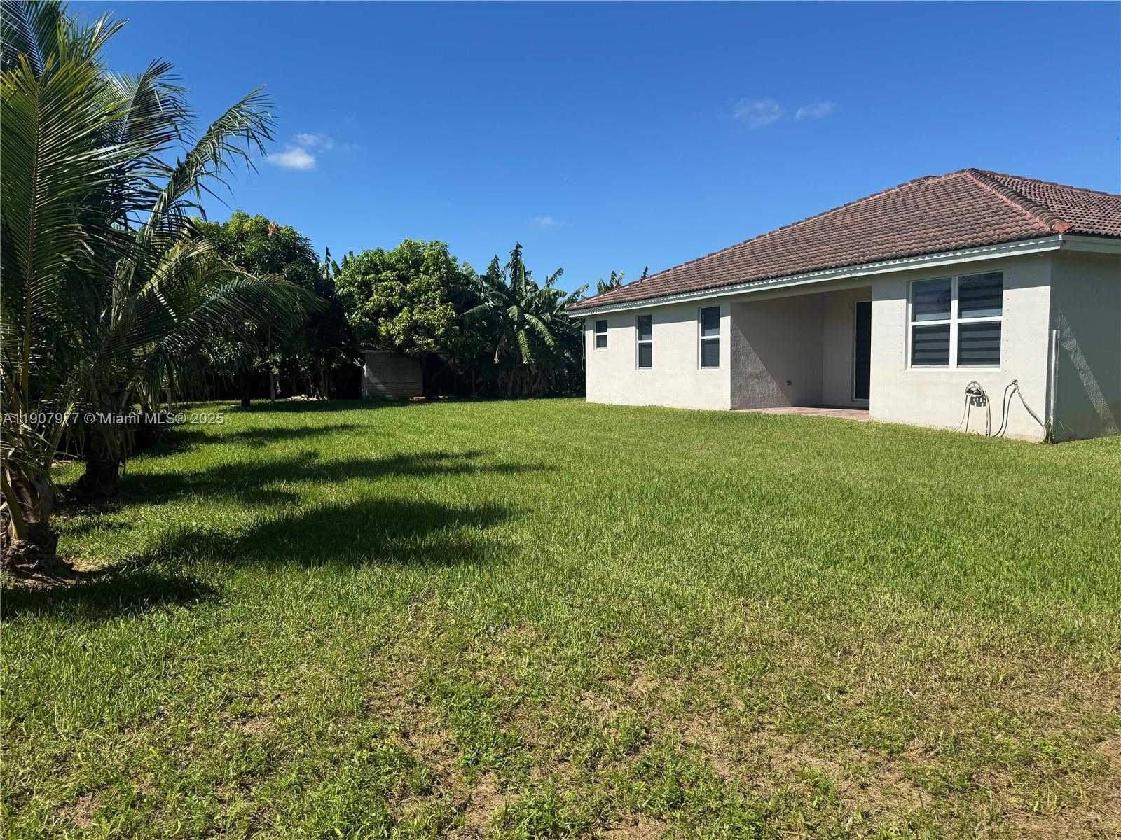 Small Image of 12800 SOUTH WEST 222ND ST, Miami Number 4