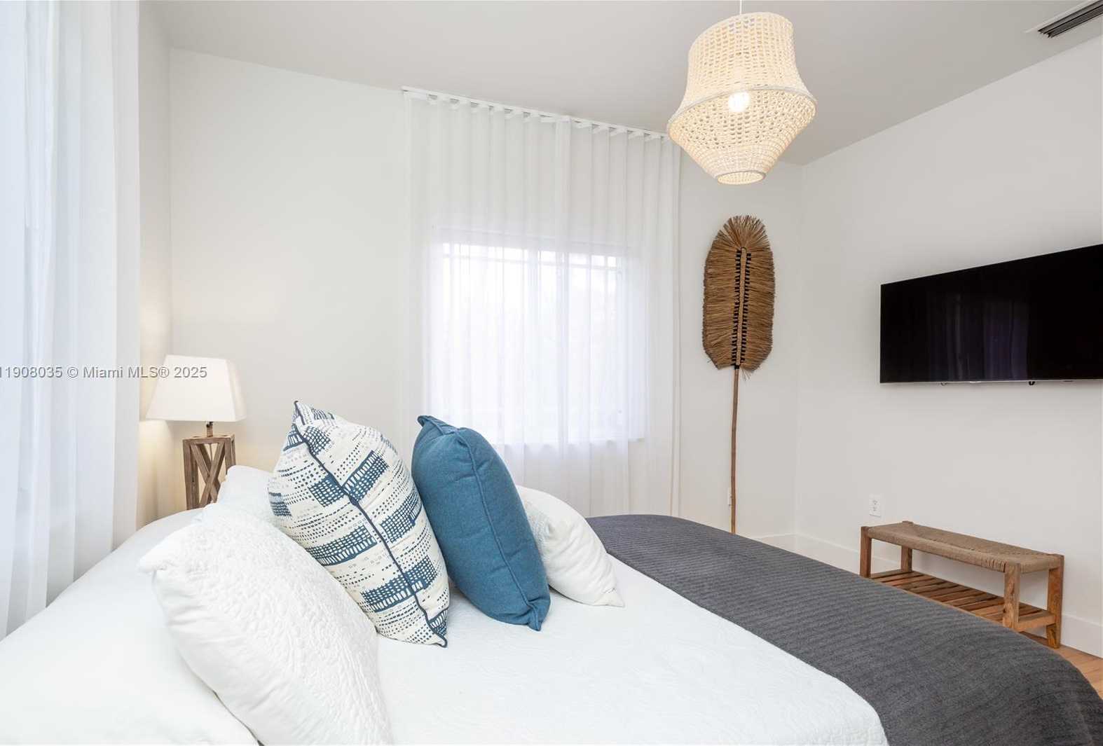 Small Image of 501 SOUTH WEST 19TH RD, Miami Number 10