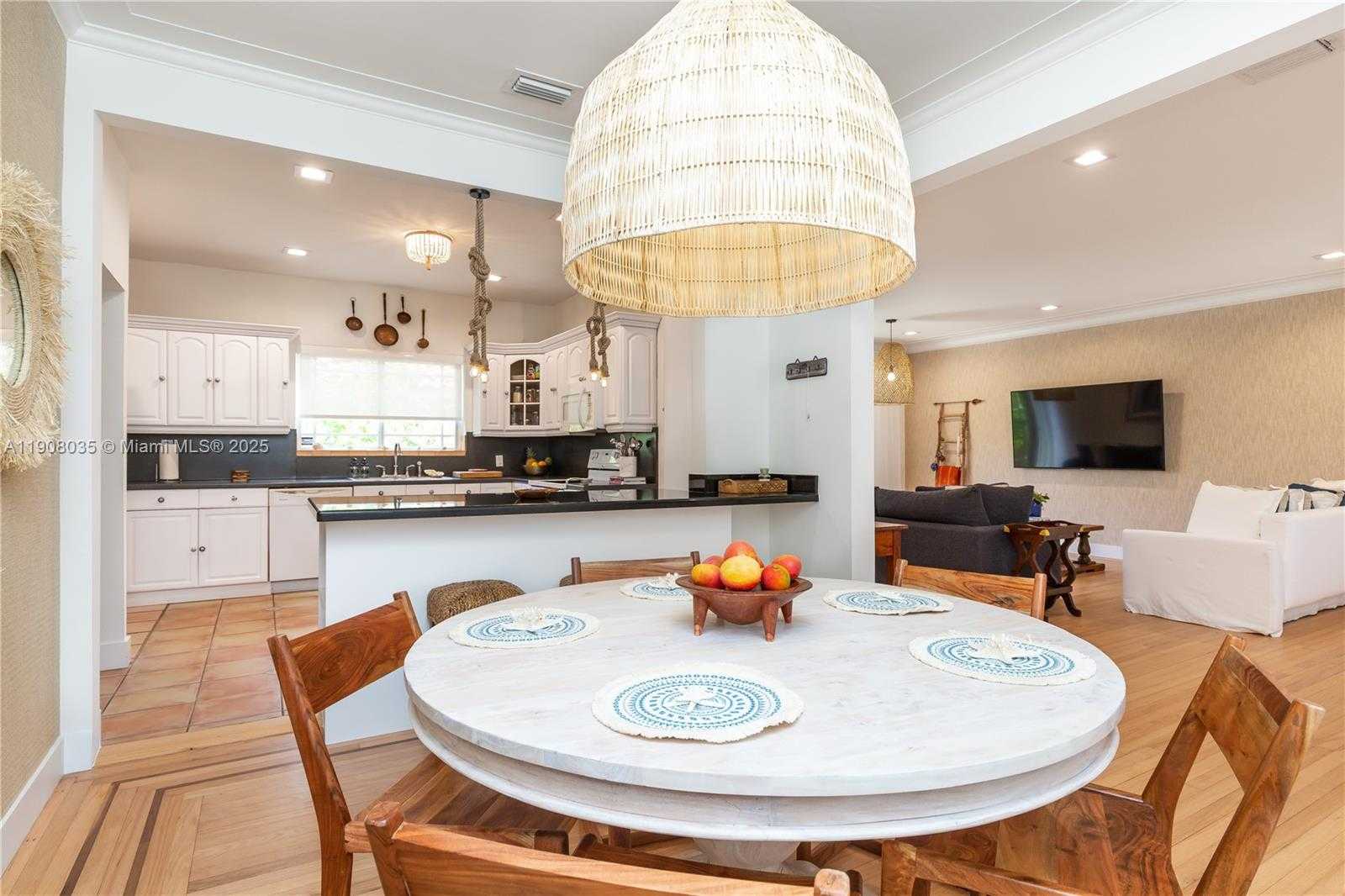 Small Image of 501 SOUTH WEST 19TH RD, Miami Number 22