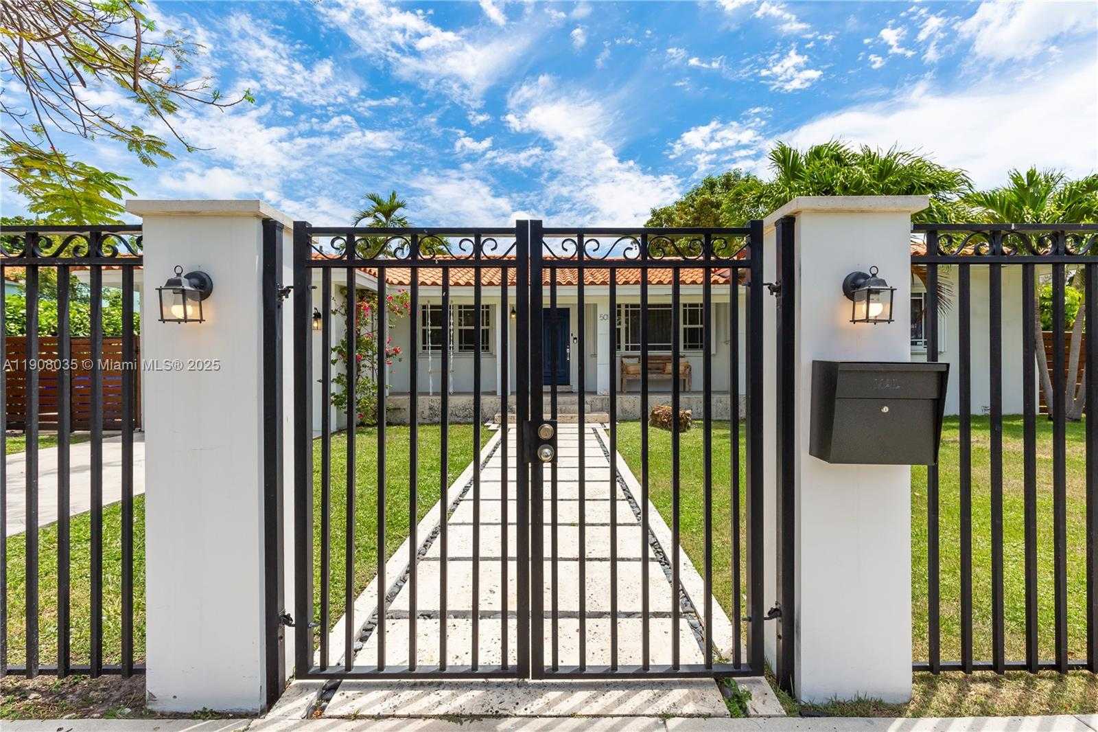 Small Image of 501 SOUTH WEST 19TH RD, Miami Number 27