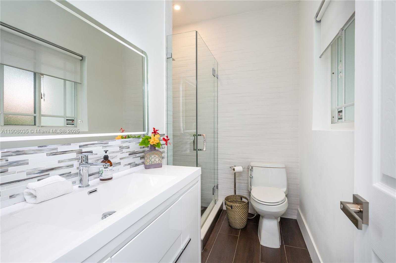 Small Image of 501 SOUTH WEST 19TH RD, Miami Number 31