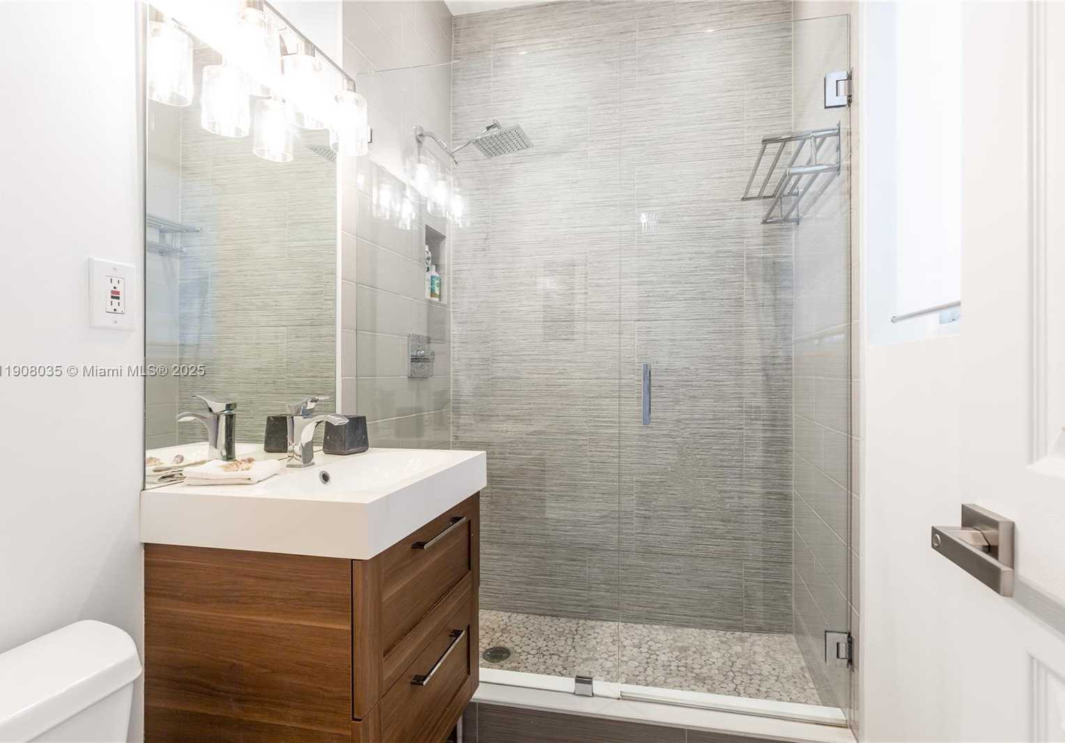 Small Image of 501 SOUTH WEST 19TH RD, Miami Number 32