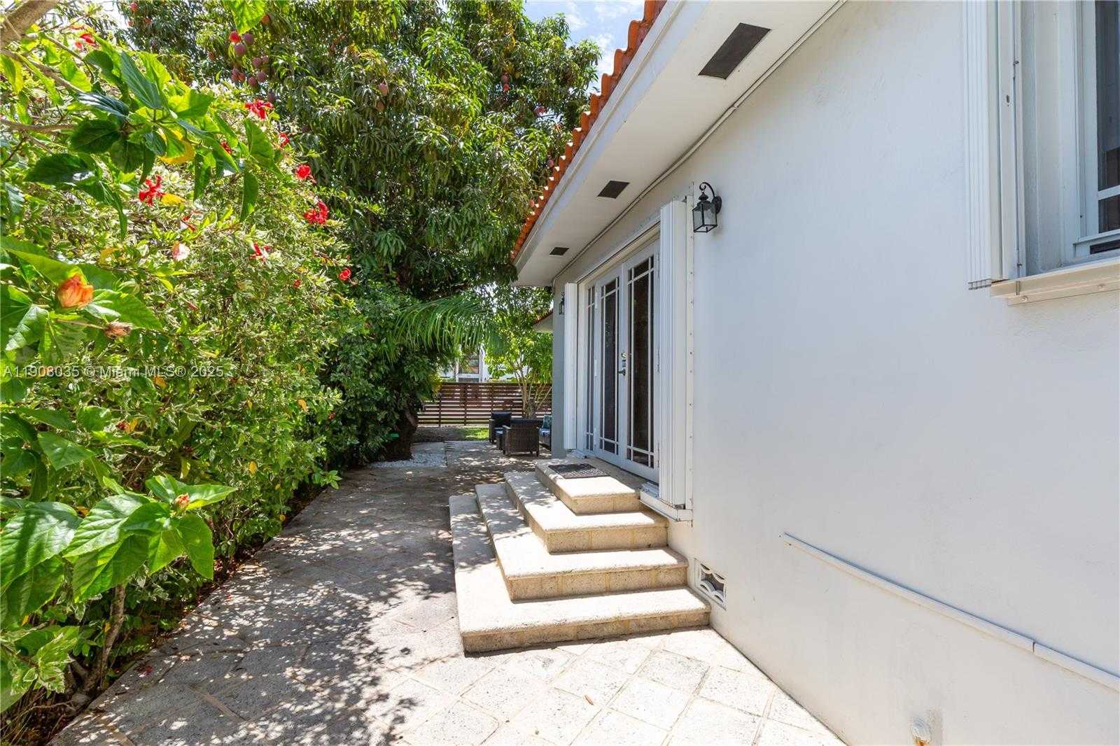 Small Image of 501 SOUTH WEST 19TH RD, Miami Number 40