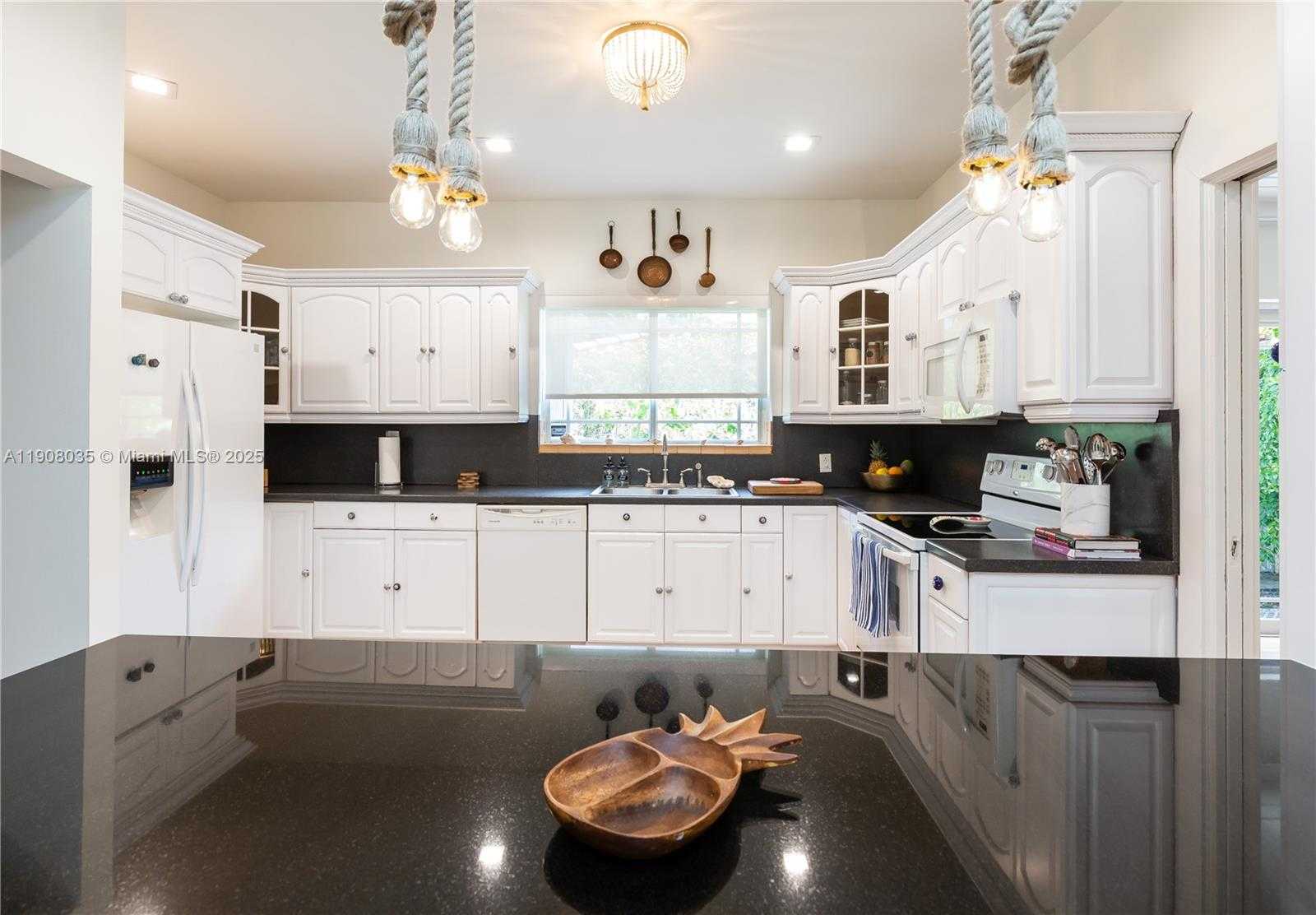 Small Image of 501 SOUTH WEST 19TH RD, Miami Number 43