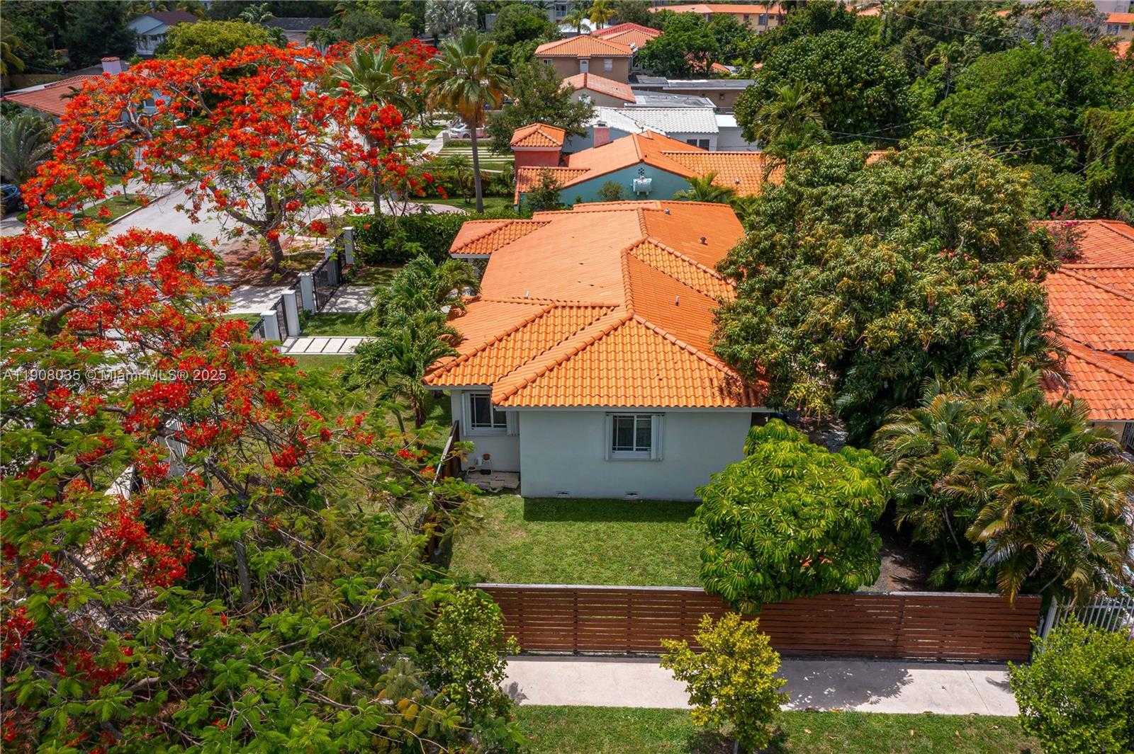 Small Image of 501 SOUTH WEST 19TH RD, Miami Number 5