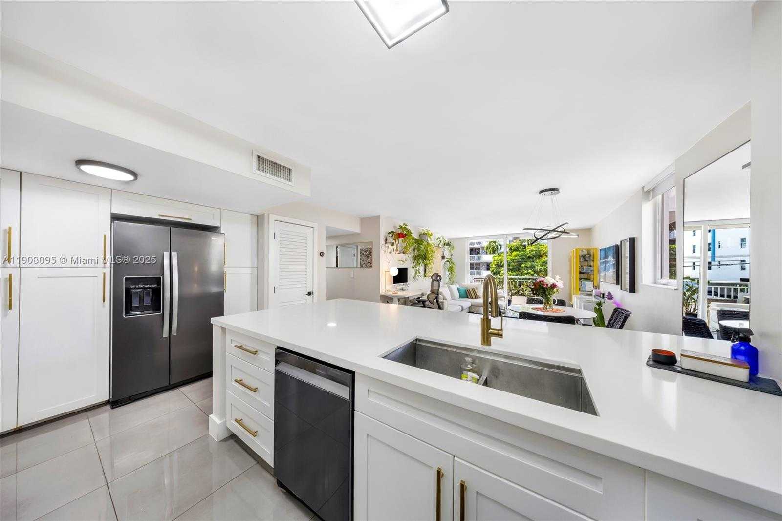 Small Image of 1665 BAY RD #221, Miami Beach Number 12