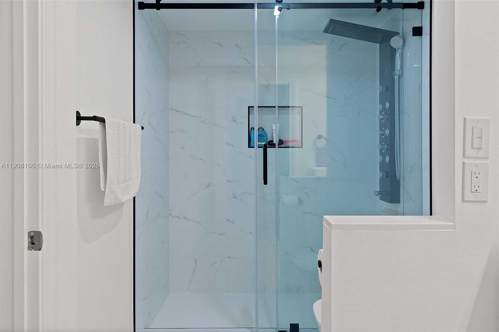 Small Image of 20515 EAST COUNTRY CLUB DR #1545, Aventura Number 20