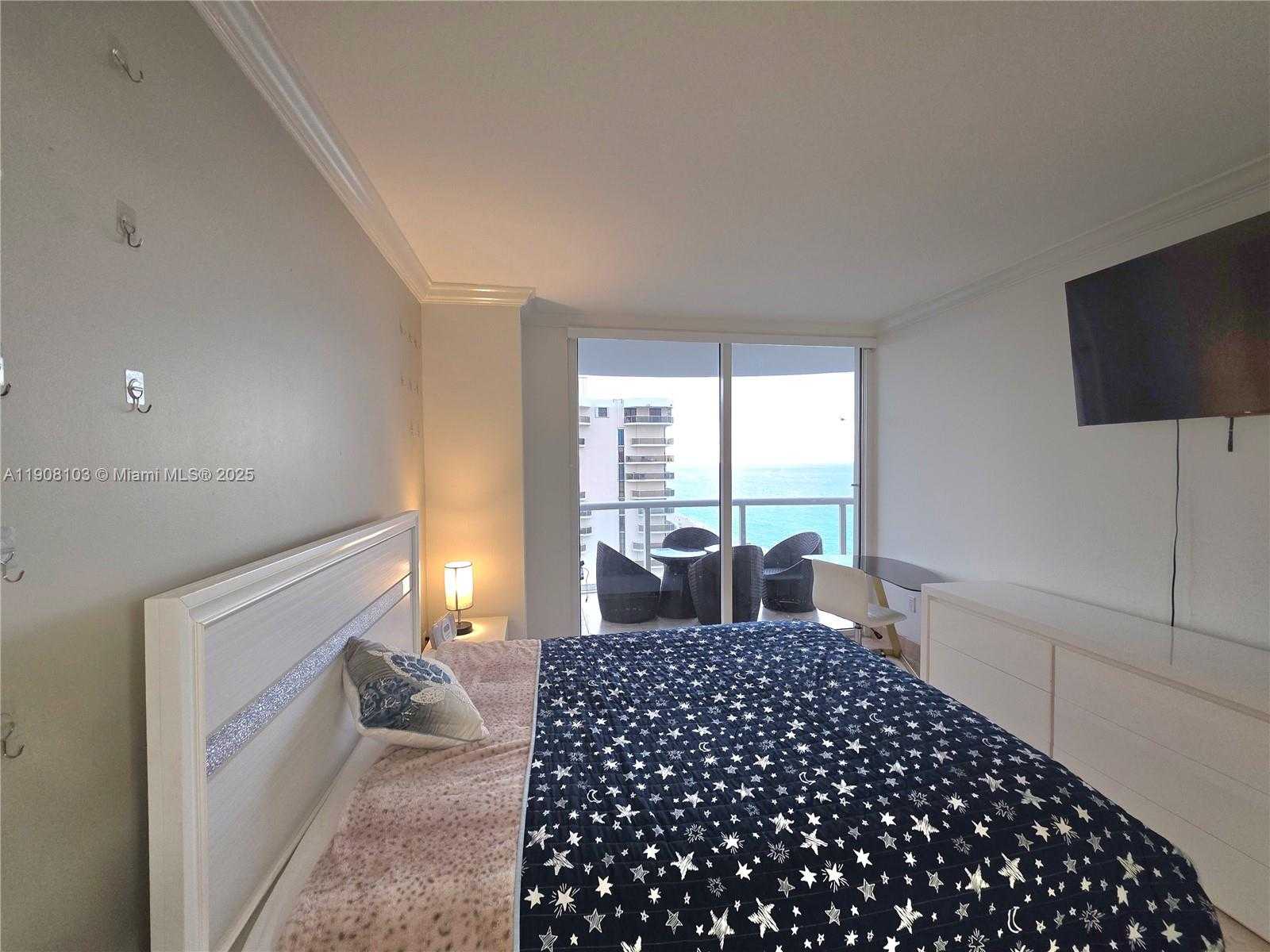 Small Image of 6365 COLLINS AVE #1511, Miami Beach Number 14