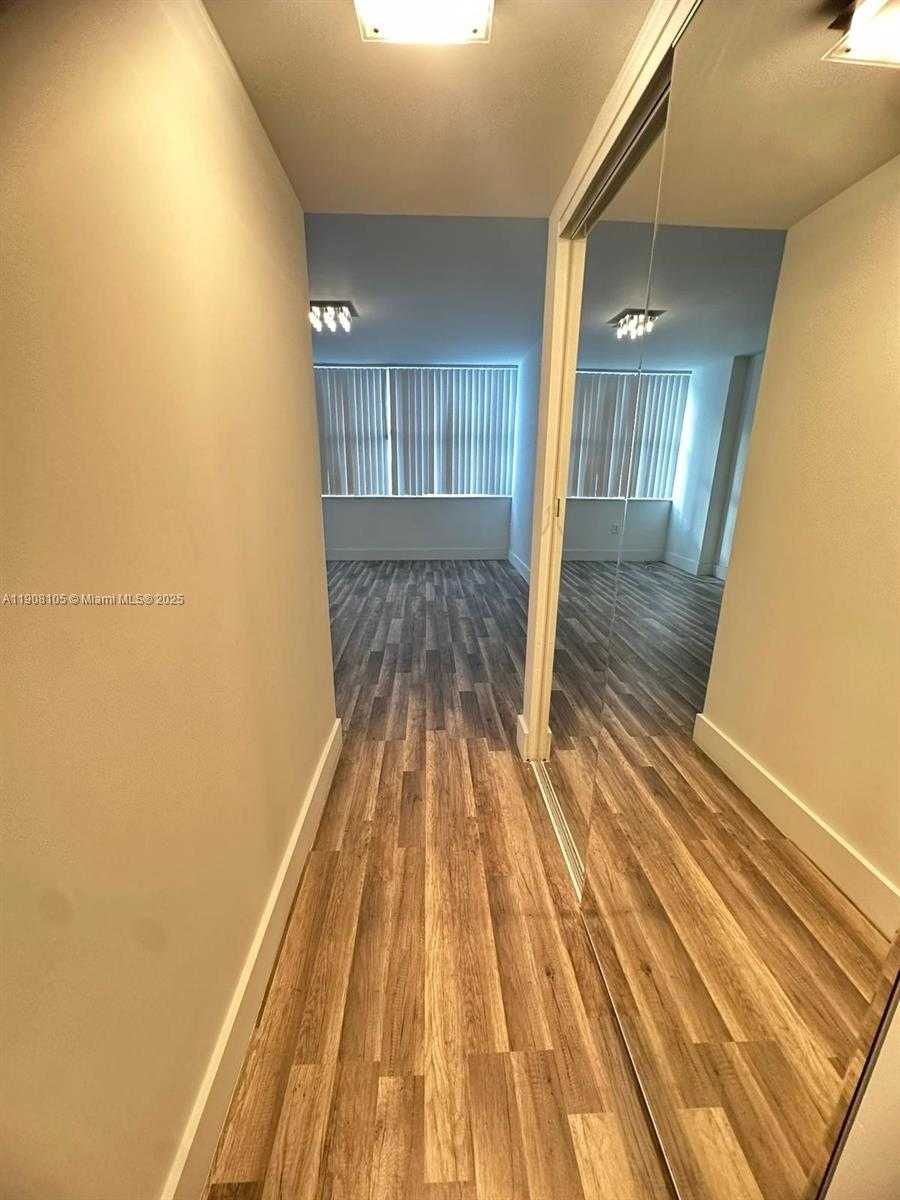 Small Image of 18081 BISCAYNE BLVD #903, Aventura Number 11