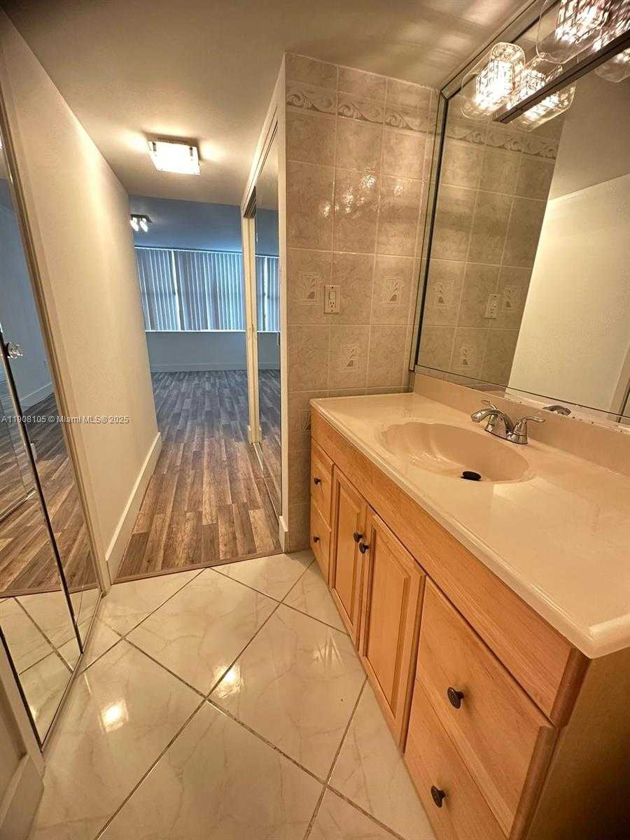 Small Image of 18081 BISCAYNE BLVD #903, Aventura Number 12