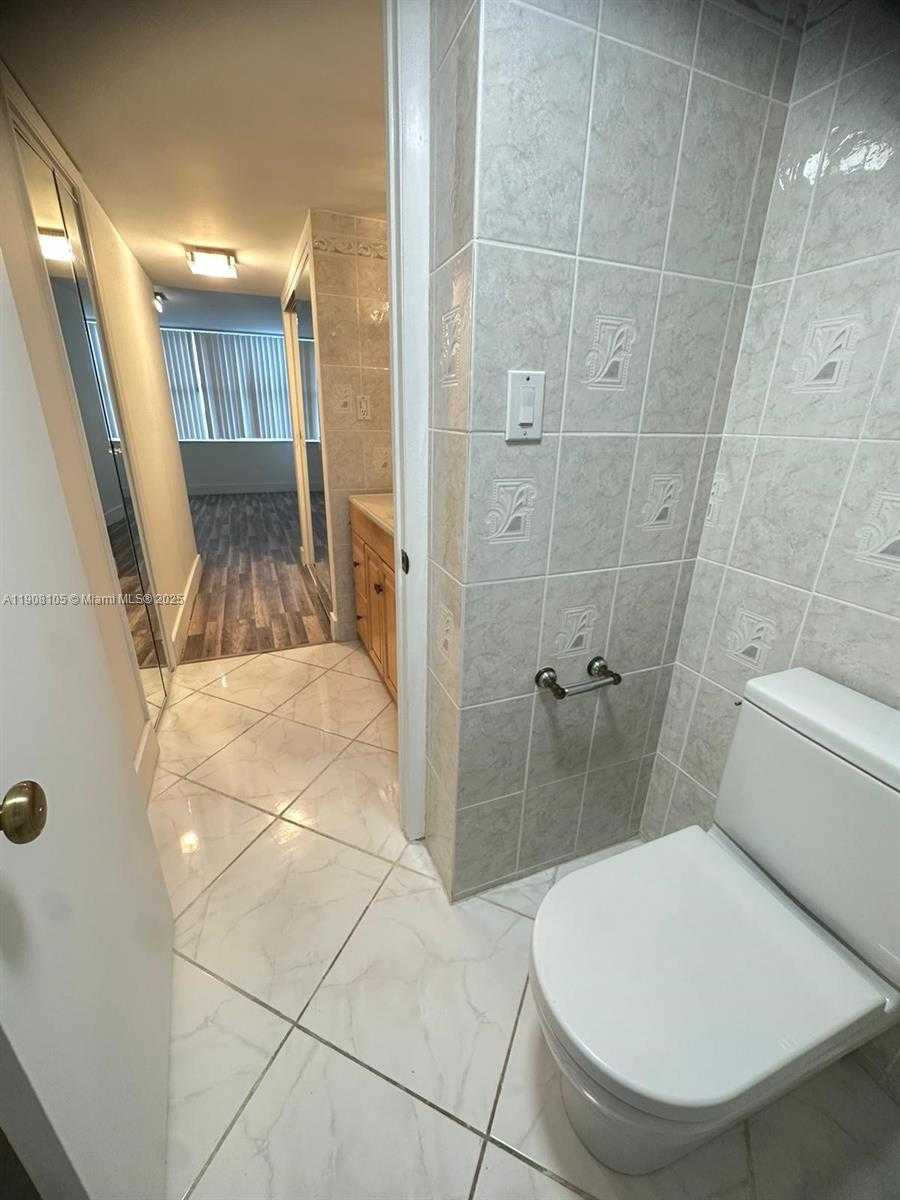 Small Image of 18081 BISCAYNE BLVD #903, Aventura Number 13
