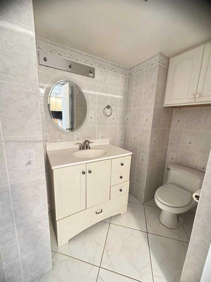 Small Image of 18081 BISCAYNE BLVD #903, Aventura Number 15