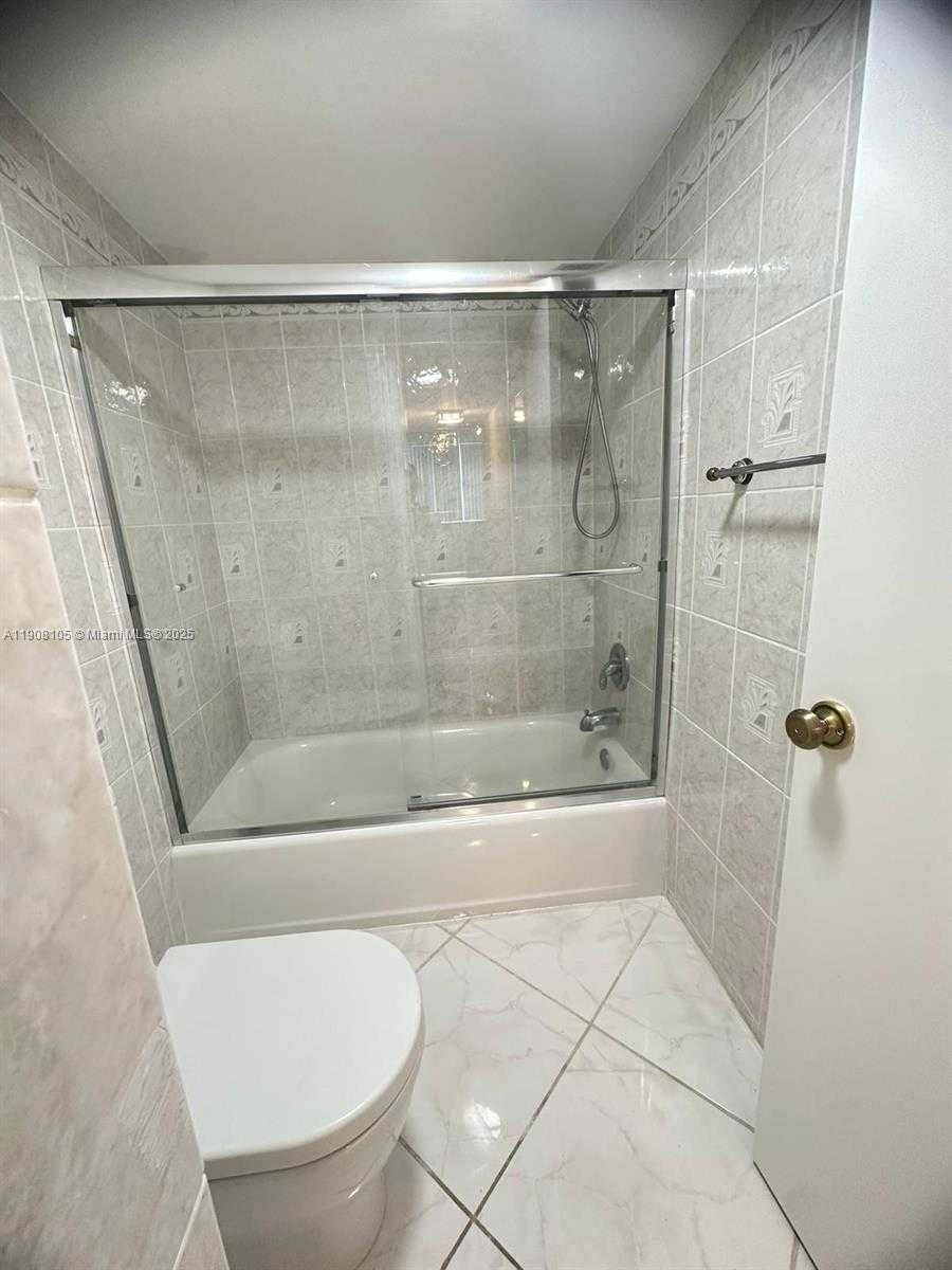 Small Image of 18081 BISCAYNE BLVD #903, Aventura Number 17
