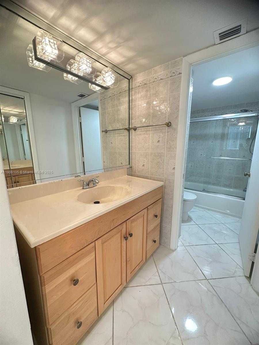 Small Image of 18081 BISCAYNE BLVD #903, Aventura Number 18